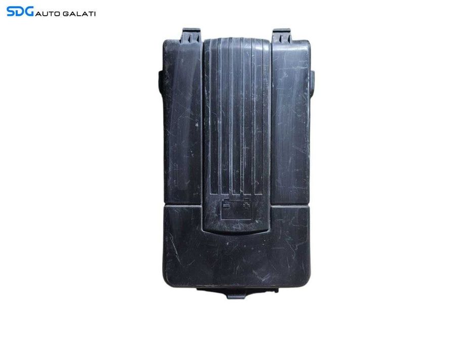Capac Ornament Plastic Acumulator Baterie Volkswagen Passat B7 2010 - 2015 ( Zgârieturi Adânci în Laterală )[N2046]