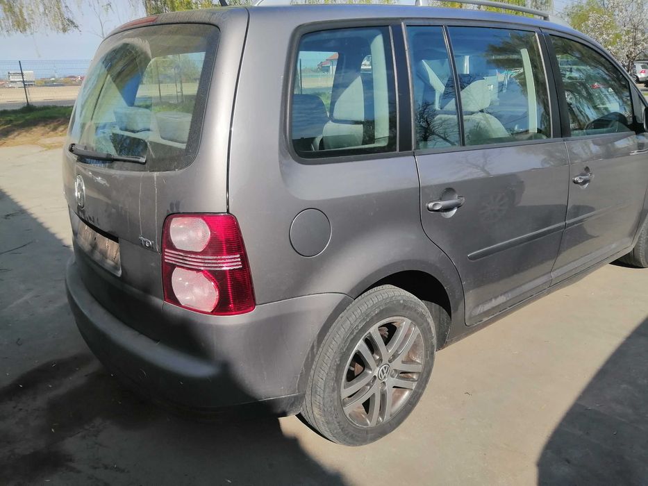 dezmembram volkswagen touran