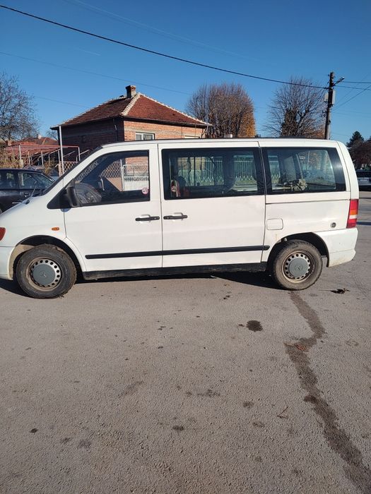 Продавам Мерцедес вито