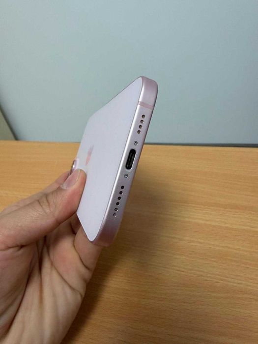 De vanzare iPhone 15 Plus Rose, pentru piese