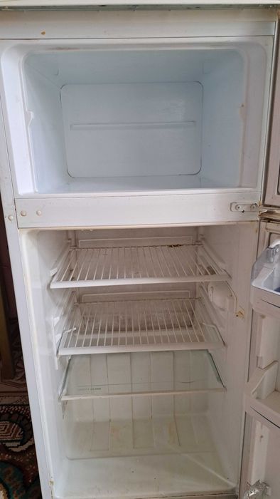 Хладилник Crown.