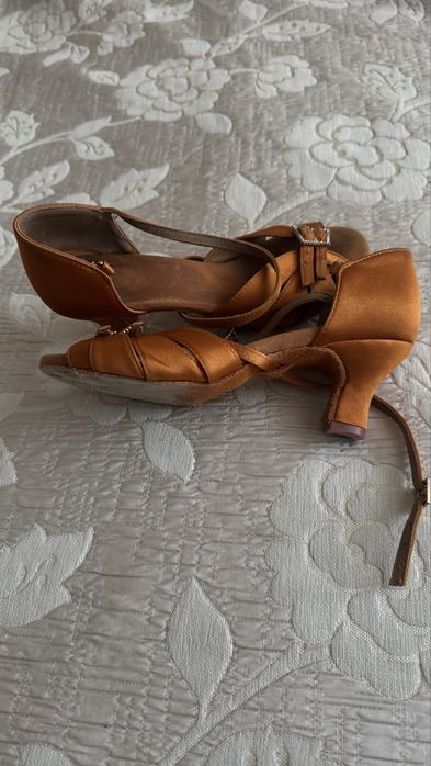 Продам туфли для бальных танцев