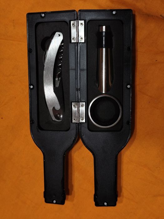 шише с стоп и отварачки за вино