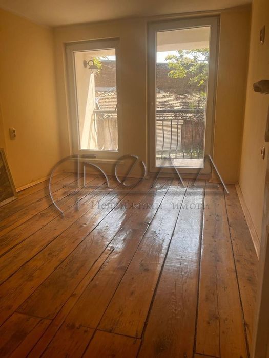 Продава се Тристаен апартамент в София, Център - 105 кв.м за 2477 €/кв.м - Снимка #1