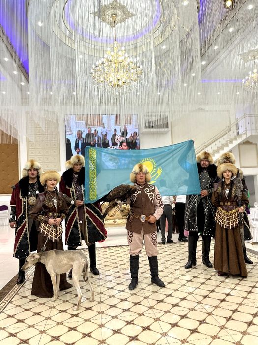 Құмай тазы ит және бүркіт. Алматы