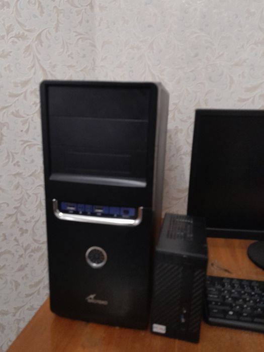 Компьютер с клавиатурой с блоком всё вместе очень выгодно