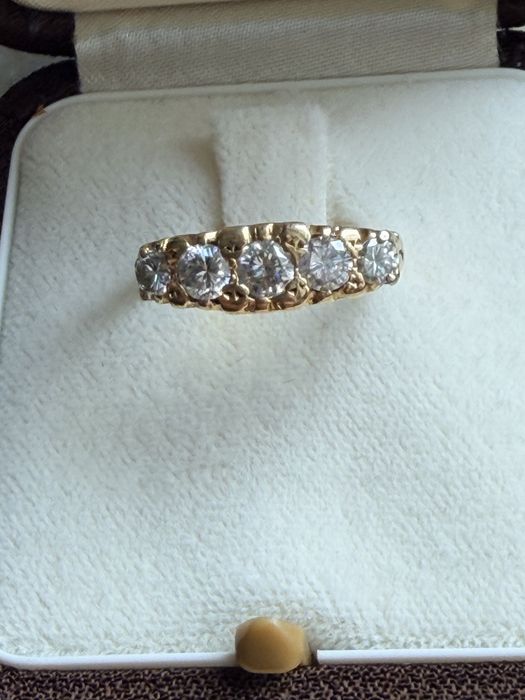 Inel din aur de 18k cu diamante naturale