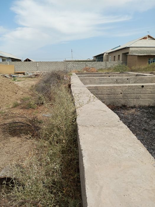 Yer uchastka sotiladi manzil keramiskida 4sotx  4000$diyapman kelishil