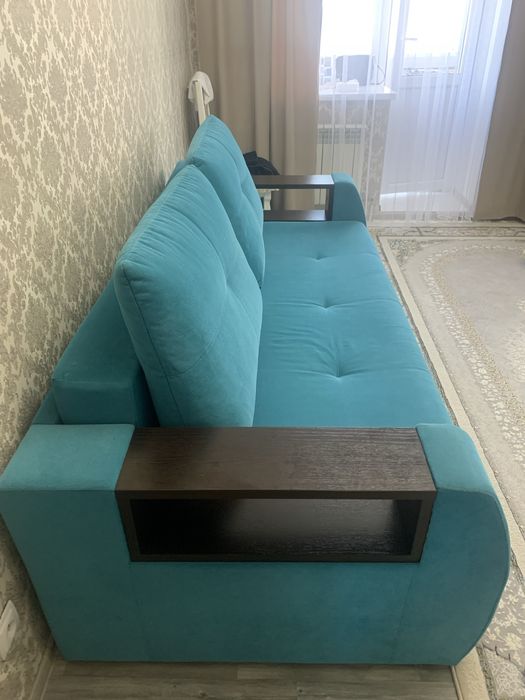 Диван сатылады жаксы  нови