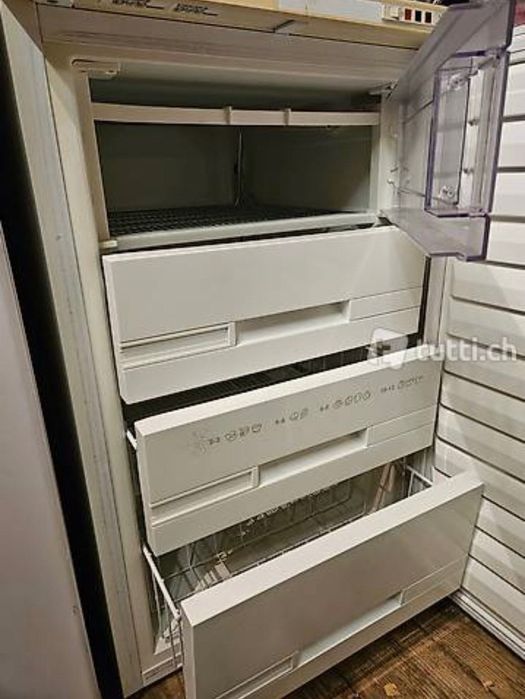 Малък фризер 4 чекмеджета