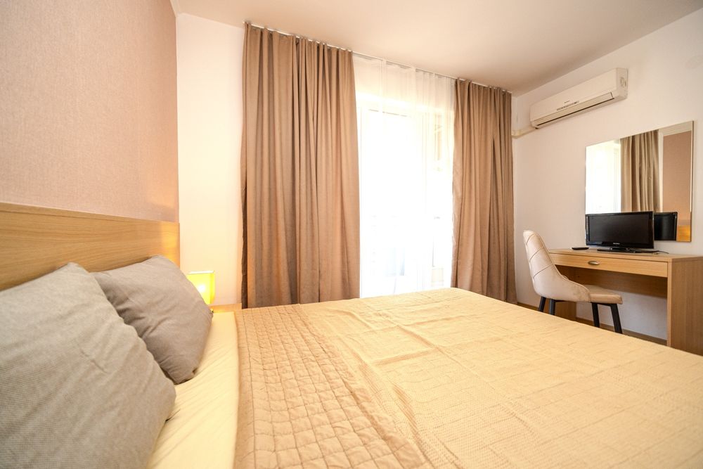 Дава се под наем Двустаен апартамент в к.к. Слънчев бряг - 50 кв.м за 3060 € - Снимка #1