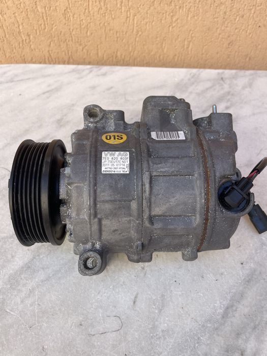 Compresor clima AC Volkswagen Caravelle 2000 TDi an 2013 pret 700 lei