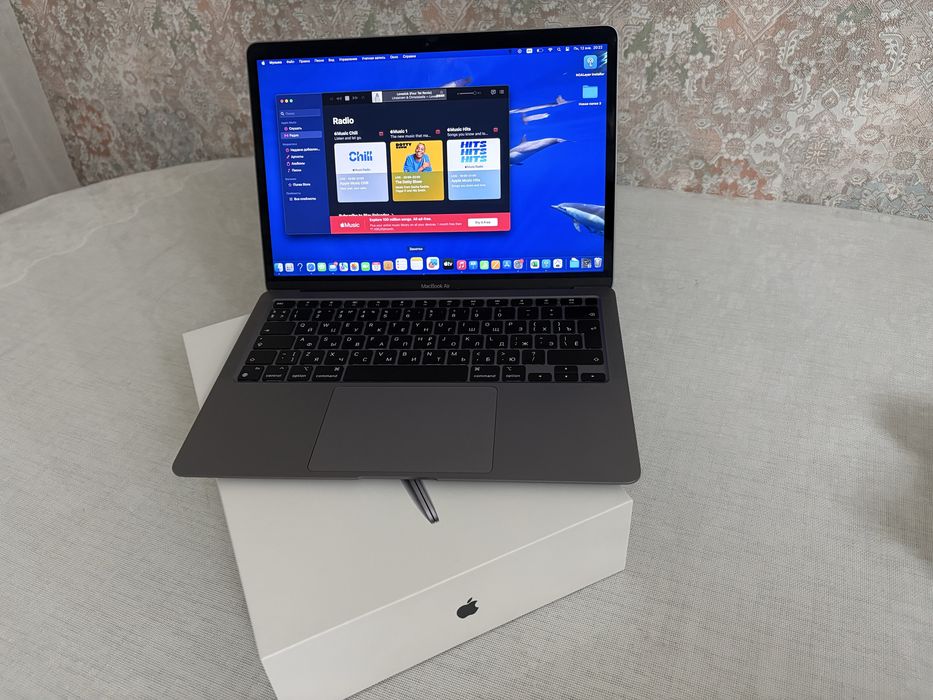 Продам Apple MacBook Air (M1, 2020)