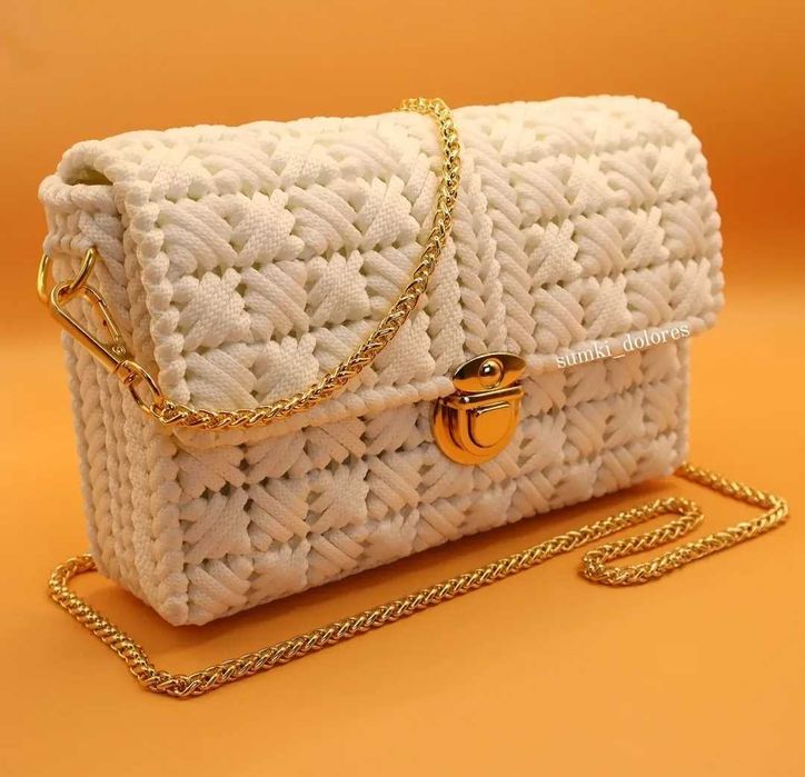 Мини сумочка на цепочке