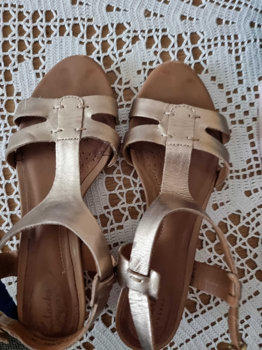 Сандали злато Clarks