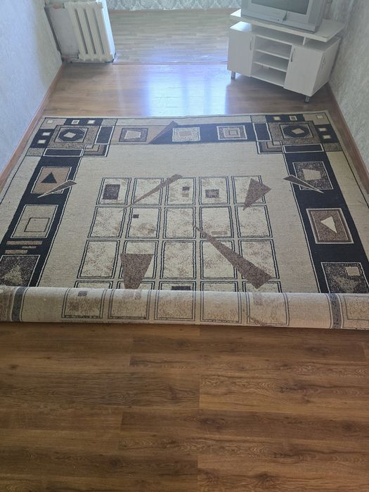 Кілем , ковёр  срочно