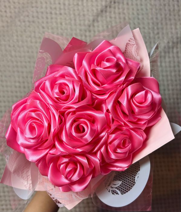 Buchet - 7 trandafiri din satin