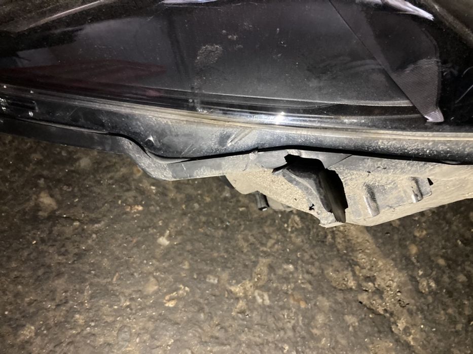 Far Toyota yaris 3 Facelift 2017 - 2019 faruri