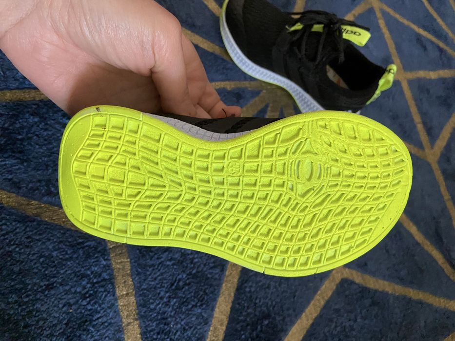 Adidași mărime 25-interior 13.5 cm
