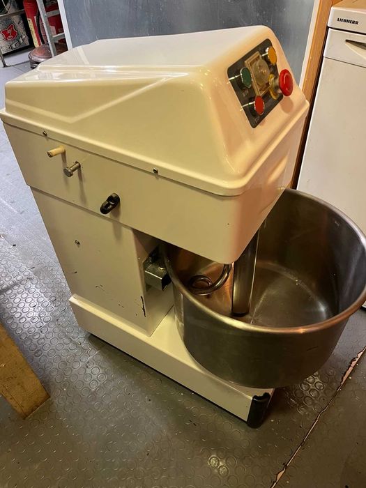 Професионална спирална тестомесачка 34L, 1.5kW, 220V – за пица и хляб