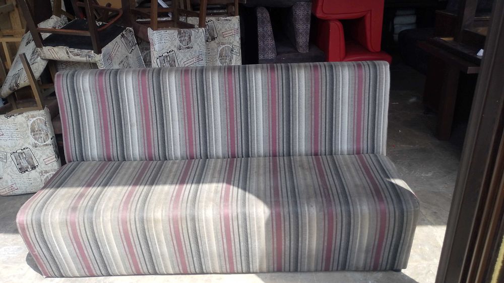 Продавам мебели за ресторант