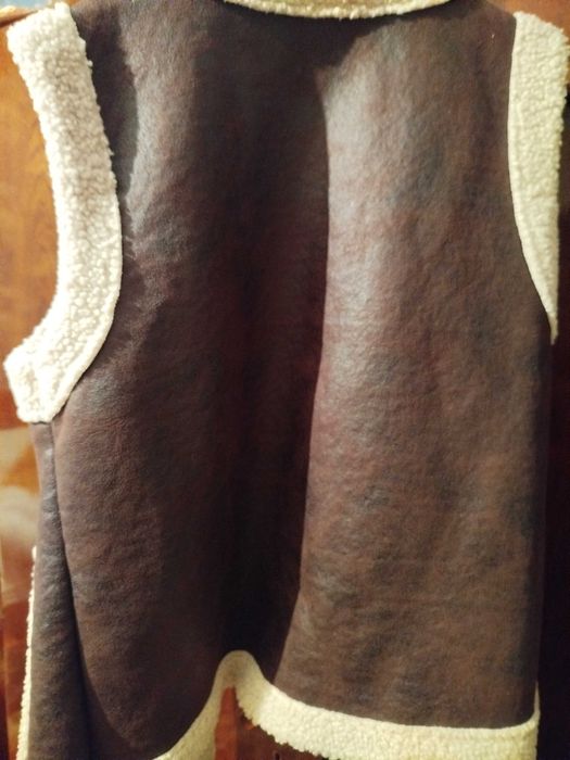 Плюшен кафяв елек