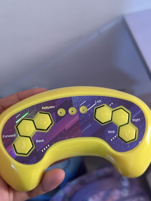 Машинка детская пускает пузырки с пультем