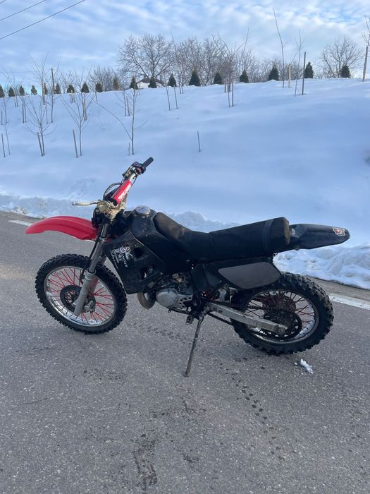 Vând/schimb Yamaha dt125 2003
Piston prox cota A aproximativ 50 ore
Pl