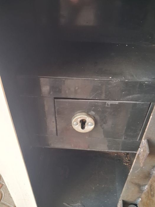 Металлический сейф