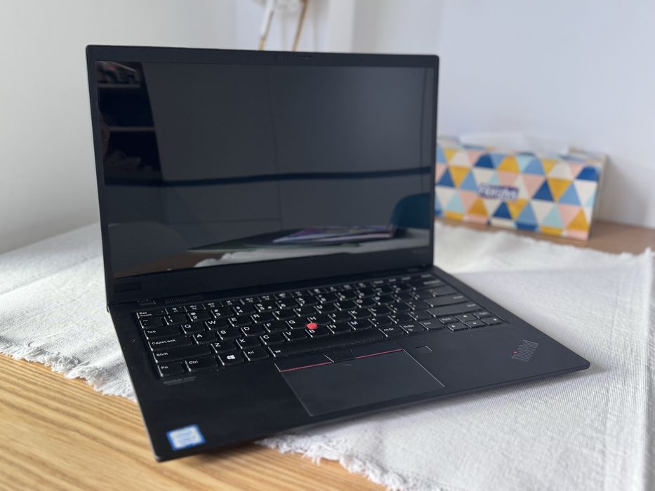 Laptop ultraportabil Lenovo ThinkPad X1 Carbon 7th Gen Intel Core i7