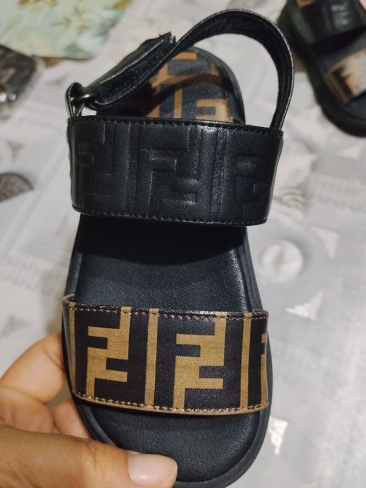 Сандали Fendi 27 размер для девочек
