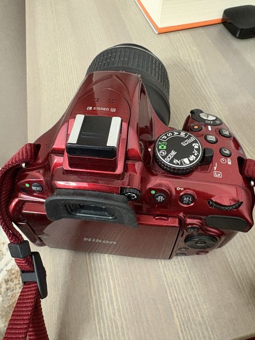 Nikon D5200 + 18–55 VR (красный)