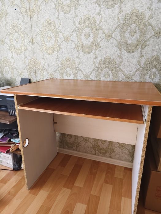 Стол компьютерный