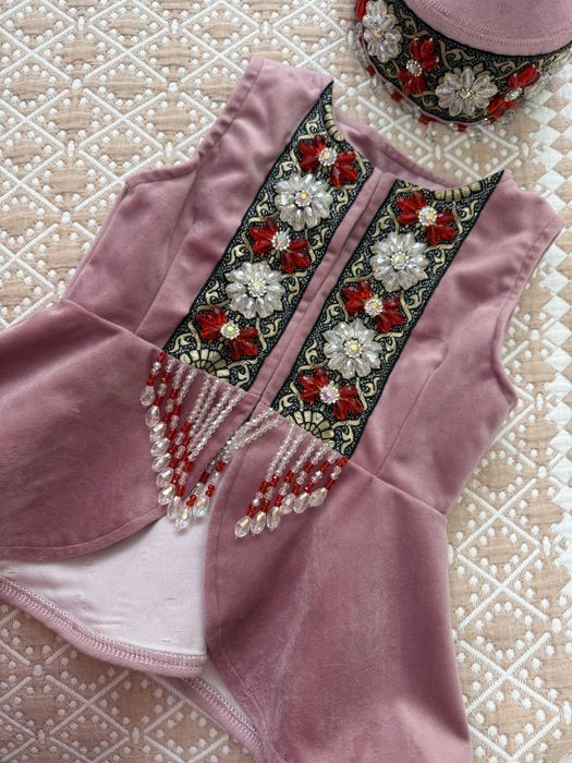 Ақ көйлек, камзол