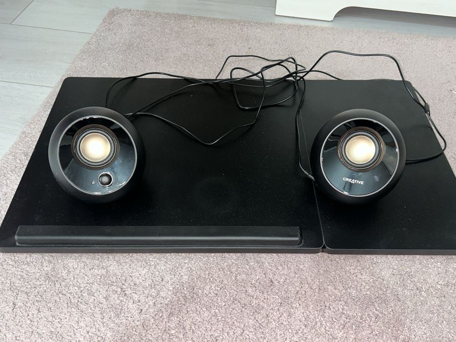 Boxa cu usb+ masuta laptop reglabila