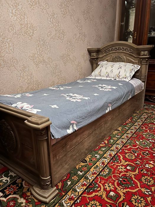 Продам Стенку, кровать и рабочий стол!