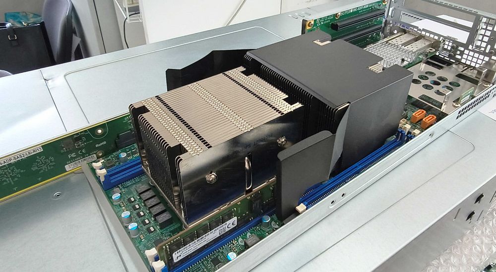 Сървър Supermicro 6028TR-D71R 12LFF 2U с 2 нода X10DRT-H 4*E5-2690v4 128GB