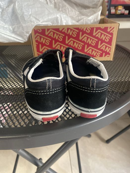 Детски кецове converse в оригиналната им кутия