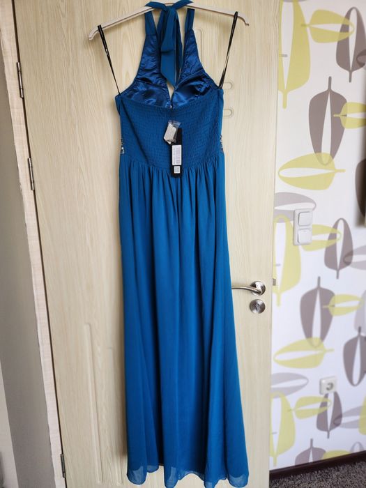 Дамска официална рокля с гол гръб