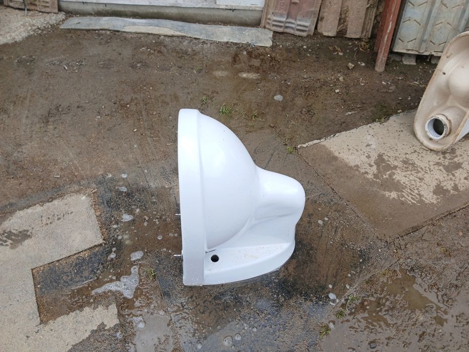 Vând wc tualetă două bucăti