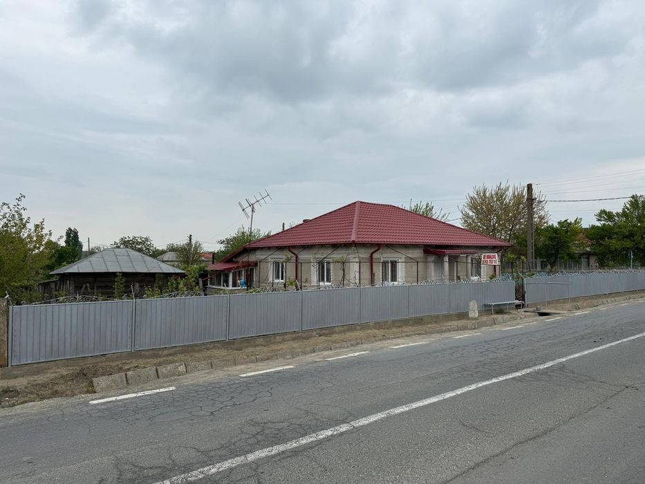 Casă de vânzare – Garvăn, jud. Tulcea | 15 min de Brăila (podul peste Dunăre) | Teren 2.582 mp | Utilități complete - More