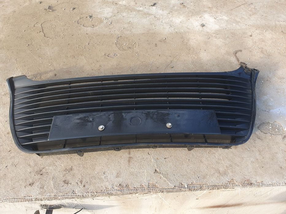 Vând grilã inferioarã Toyota Yaris!