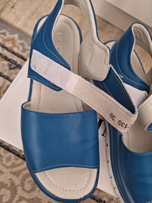 Срочно продам босоножки 39р