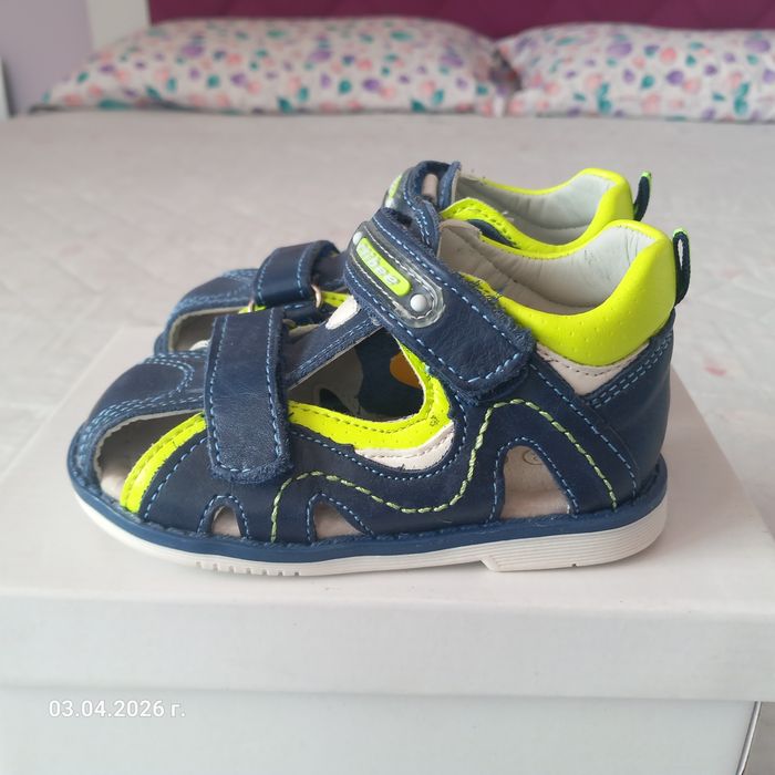 Продавам чисто нови детски сандали