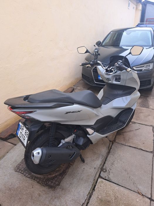 VÂND HONDA PCX 125 CC AN 2024  CU DOAR 4490 Km