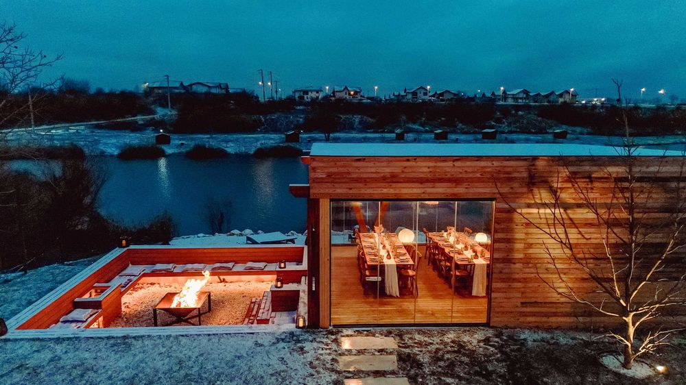 Valentine’s Day la BY THE LAKE – Cabane A-Frame cu vedere la lac