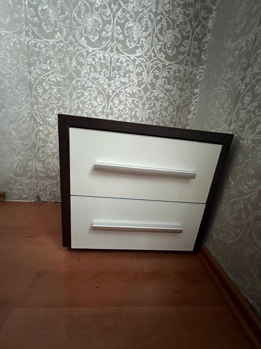 Шкаф,кровать,две тумбочкий