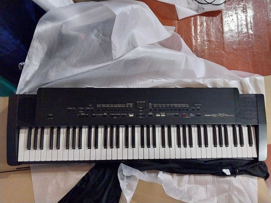 Музыкальный инструмент ROLAND EP 707
