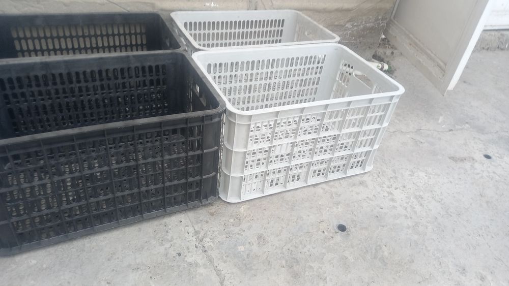 Yashiklar bor. Har xil o'lchamlari bor. Kichiklari ham bor. Sifati zur