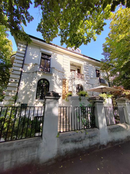 inchiriez post manichiura pedichiura, post/scaun coafor